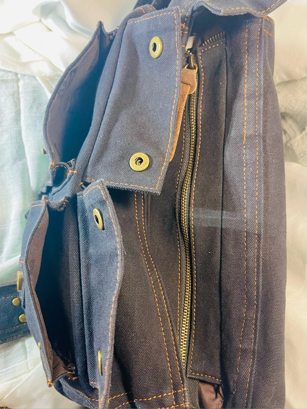 PRISTINE Augur Strauss & Co - Jet Black Canvas & Leather Messenger Bag